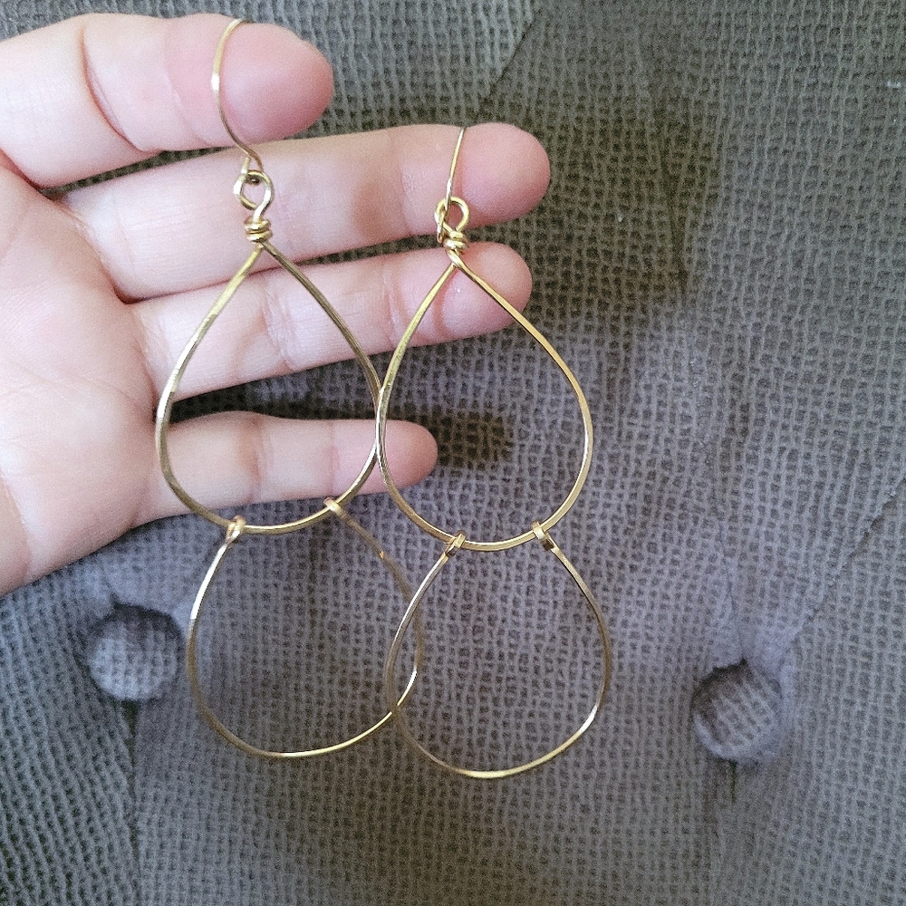 Hammered🔨 Gold💛 Two✌️ Tier Earrings - Picture 7 of 13